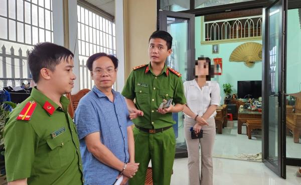Nhận hối lộ để xây nhà tình thương