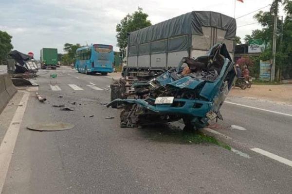 Truy tìm tài xế gây tai nạn liên hoàn rồi bỏ trốn