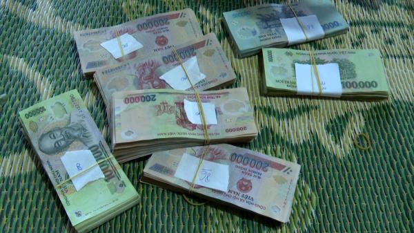 Công an Quảng Trị đánh sập sới bạc quy mô, có sẵn máy đếm tiền