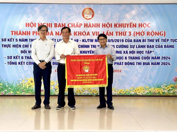 Tập trung chăm lo công tác khuyến học, khuyến tài