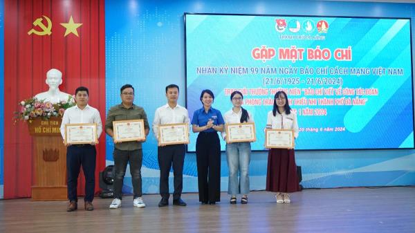 Trao giải cho 14 tác phẩm báo chí viết về công tác Đoàn và phong trào thanh thiếu nhi