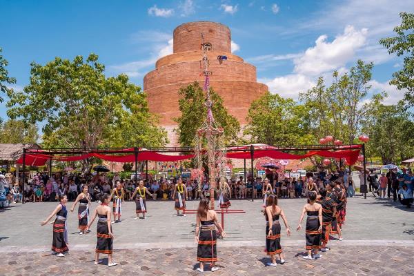 Xuyên Việt khám phá tinh hoa lễ hội ba miền tại VinWonders Nam Hội An