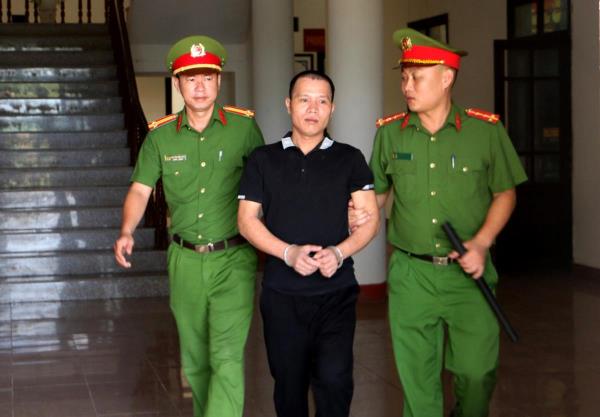 Cái kết của kẻ dùng lựu đạn giả xông vào cướp ngân hàng