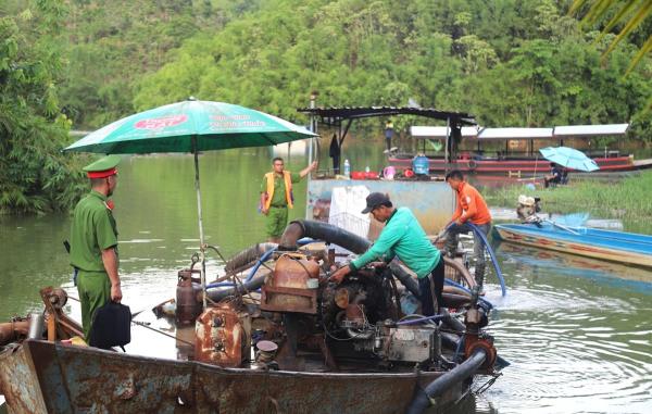 Mật phục vây bắt cát tặc trên lòng hồ thủy điện