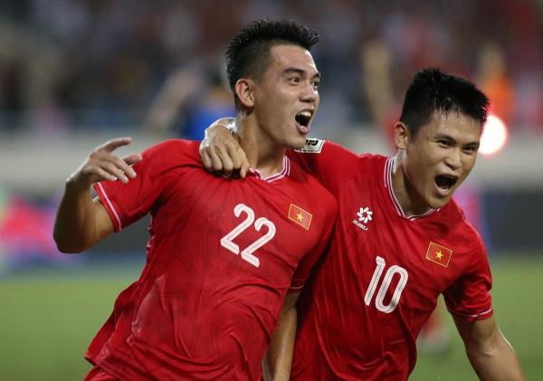 Tiến Linh, Tuấn Hải lập công, HLV Kim Sang-sik có quà ra mắt người hâm mộ
