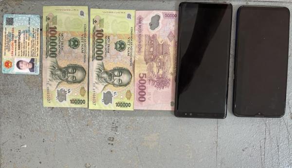 Bắt con nghiện chuyên săn hàng trắng tàng trữ để sử dụng