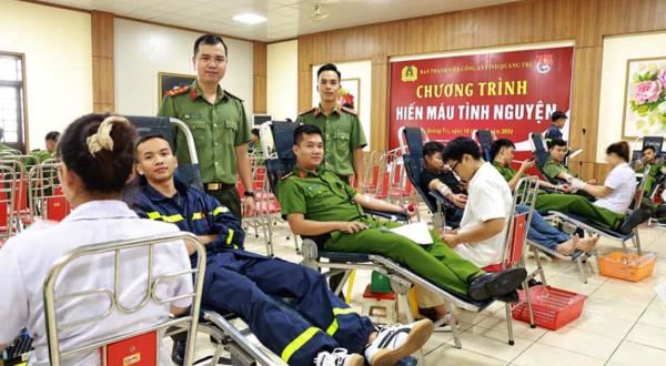 Tuổi trẻ Công an Quảng Trị hiến hơn 250 đơn vị máu cứu người