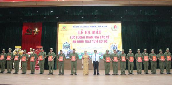 Ra mắt 3 lực lượng tham gia bảo vệ an ninh trật tự và phòng chống tội phạm tại phường Hòa Xuân