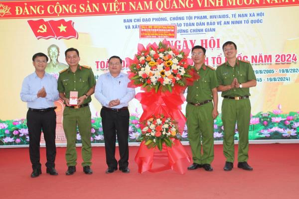 Nhiều hoạt động thiết thực, cụ thể trong khuôn khổ Ngày hội toàn dân BVANTQ tại 2 phường Xuân Hà và Chính Gián