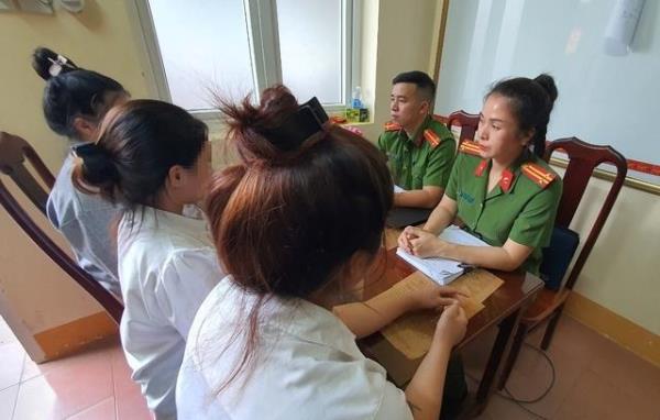 Bắt nhóm thiếu nữ lừa bán 2 bé gái