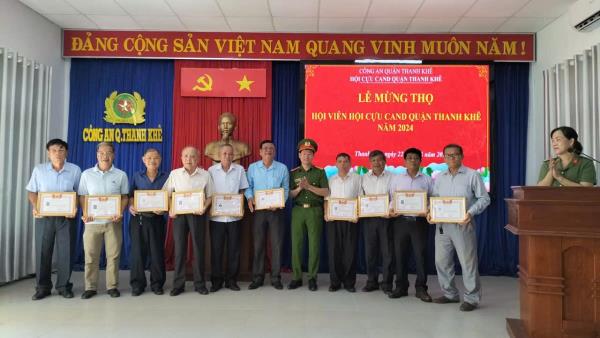 Công an quận Thanh Khê tổ chức mừng thọ 50 hội viên cán bộ Công an hưu