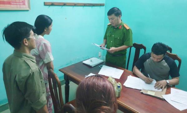 Nữ đối tượng chiếm đoạt 8 cây vàng bằng lệnh chuyển khoản giả