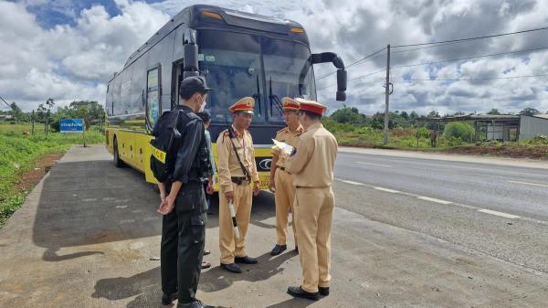 CSGT Công an Đắk Nông liên tiếp phát hiện nhiều tài xế lái xe khách có sử dụng ma túy