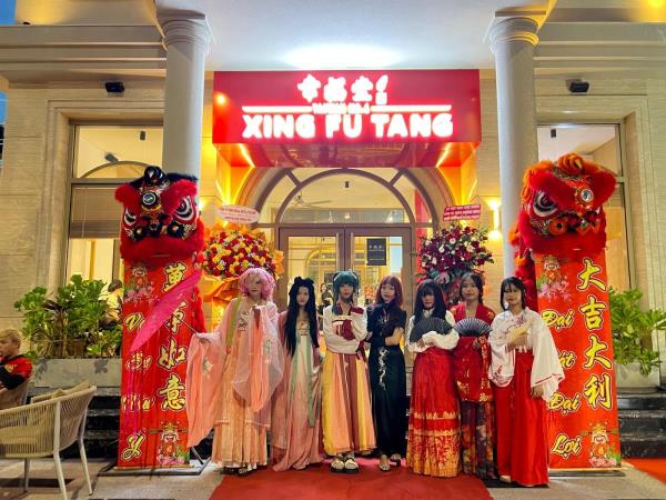 Biển người xếp hàng dài trong ngày khai trương quán trà sữa số 1 Đài Loan tại siêu đô thị Regal Legend