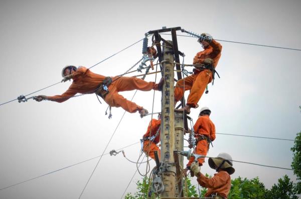 Điện lực miền Trung chủ động ứng phó với thiên tai năm 2024