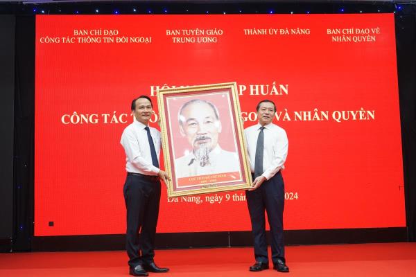 Tập huấn công tác thông tin đối ngoại và nhân quyền năm 2024