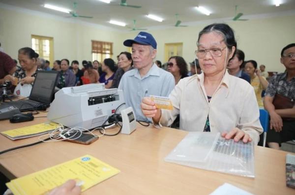 Cả nước chi trả trực tiếp lương hưu và trợ cấp BHXH qua tài khoản cá nhân từ 1/9