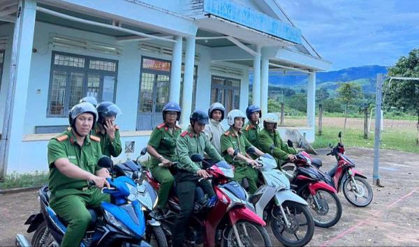 Các anh về làng bản yên vui
