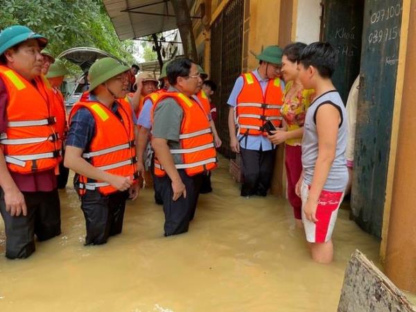 Thủ tướng thị sát tại xã đang bị cô lập bởi nước lũ ở Bắc Giang, chỉ đạo các giải pháp cấp bách