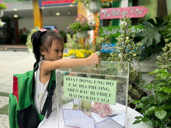 Cô trò Đà Nẵng gom yêu thương gửi đồng bào vùng bão, lũ