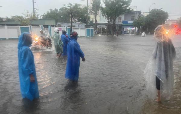 TÌnh hình mưa lũ phức tạp, học sinh Đà Nẵng nghỉ học chiều 18 và ngày 19-9