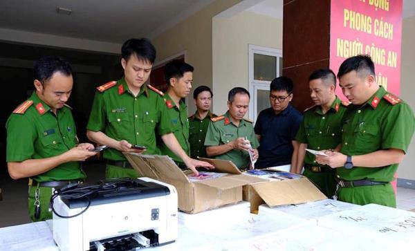 Bắt giữ 7 đối tượng mua bán hàng giả, thu giữ hơn 6.000 chiếc ĐTDĐ