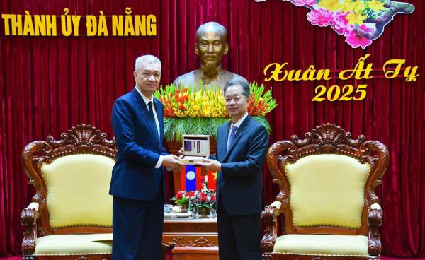 Bí thư Thành ủy Nguyễn Văn Quảng tiếp Bí thư Thủ đô Viêng Chăn Lào