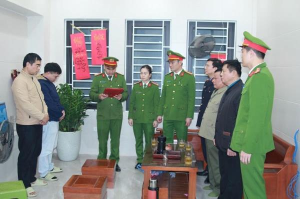Giám đốc làm giả giấy tờ