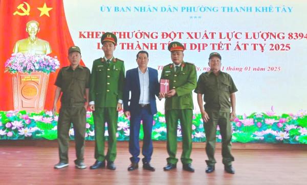 Khen thưởng đột xuất lực lượng tuần tra 8394 trong đấu tranh, phòng chống tội phạm dịp Tết Ất Tỵ.
