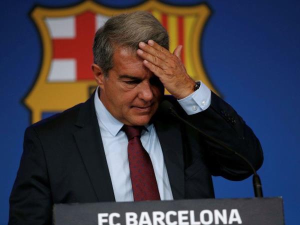 Chủ tịch Barcelona bị hối thúc từ chức