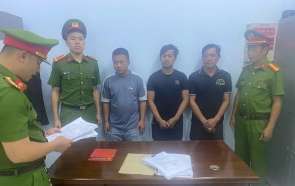 Bắt khẩn cấp 3 tài xế gây rối tại trạm thu phí