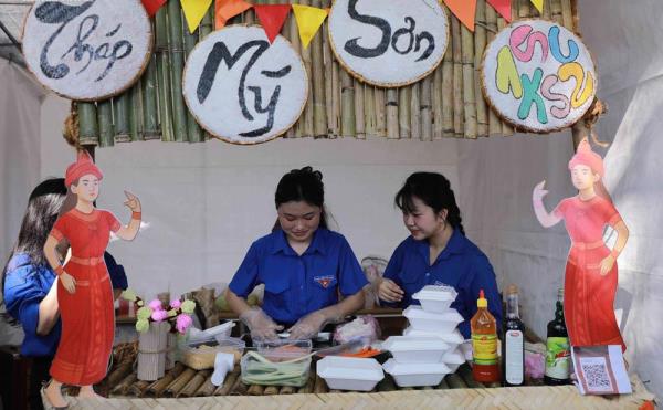 Hơn 600 tân sinh viên, học sinh tham gia ngày hội chào năm học mới, thi tay nghề của Trường Cao đẳng Du lịch Đà Nẵng