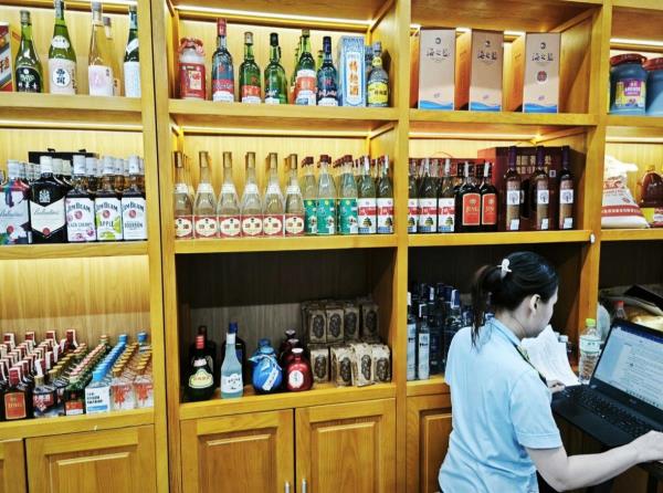 Phát hiện hơn 2.000 sản phẩm thực phẩm và thuốc lá nhập lậu