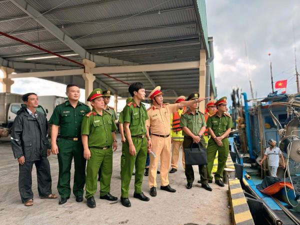Lãnh đạo CATP Đà Nẵng kiểm tra công tác phòng, chống bão số 12 tại các điểm xung yếu