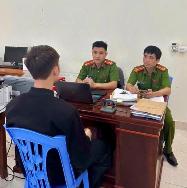Công an xã kịp thời giải cứu nam thanh niên bị bắt cóc online