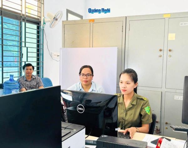 Bông hồng thép của xóm làng