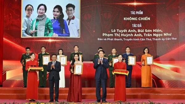 Trao giải Cuộc thi chính luận về bảo vệ nền tảng tư tưởng của Đảng lần thứ 5