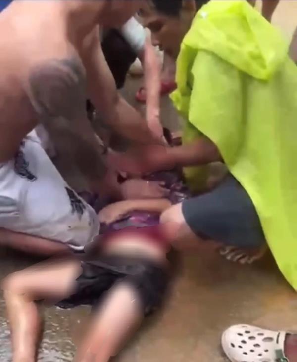 Học sinh lớp 3 bị trôi vào cống tử vong