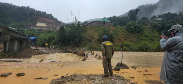 Xã Hùng Sơn bị chia cắt do mưa lớn gây sạt lở các tuyến giao thông
