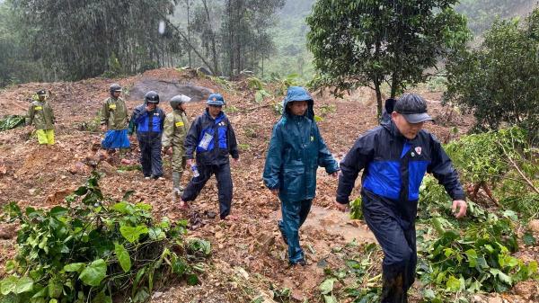Lũ quét cuốn trôi hoàn toàn 11 căn nhà ở Trà Tân