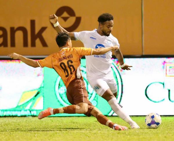 Đấu sớm vòng 9 V-League 2025/26: Lạy trời đừng... mưa