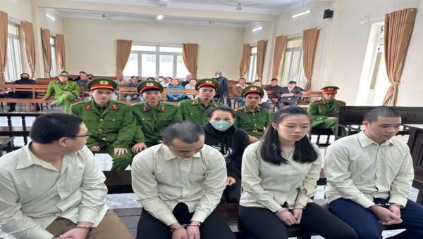 Lừa bán tiền giả nhận án thật