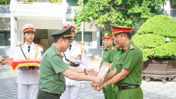 Khen thưởng nhiều tập thể, cá nhân thuộc Công an Đà Nẵng