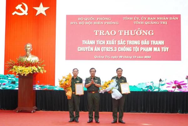 Khen thưởng lực lượng đấu tranh chuyên án lớn về ma túy