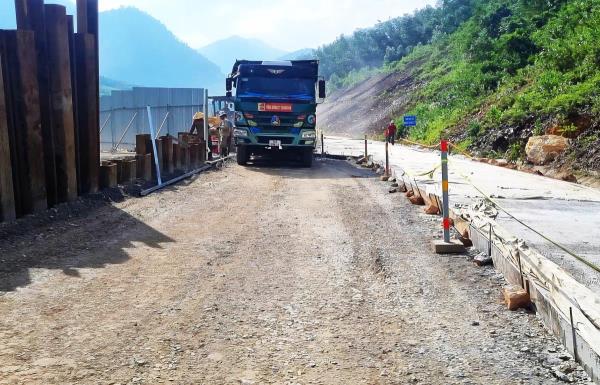 Thông xe tạm 1 làn đường trên cao tốc La Sơn - Hòa Liên