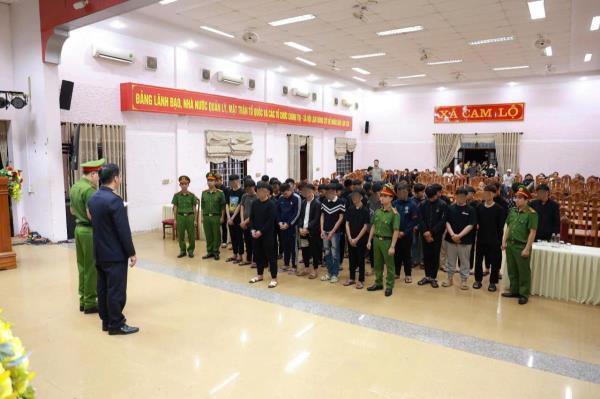 Khởi tố 38 báo thủ về hành vi Cố ý gây thương tích và Gây rối trật tự công cộng