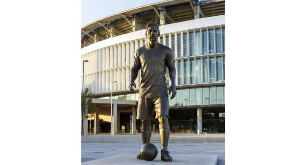 Barcelona dựng tượng Lionel Messi