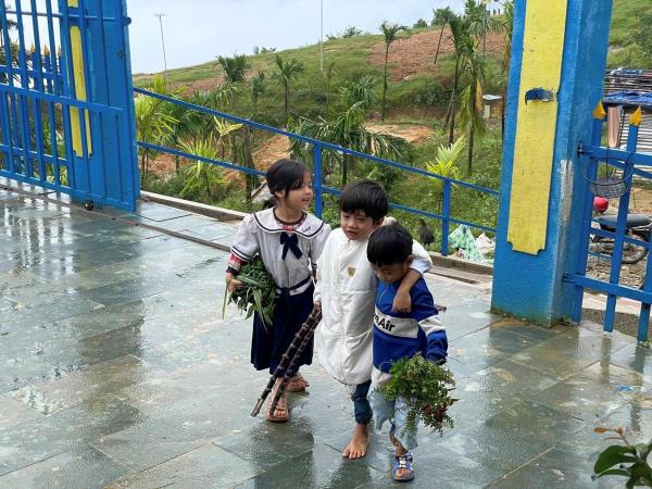 Những món quà đầy cảm động của học trò vùng cao dâng lên thầy cô giáo