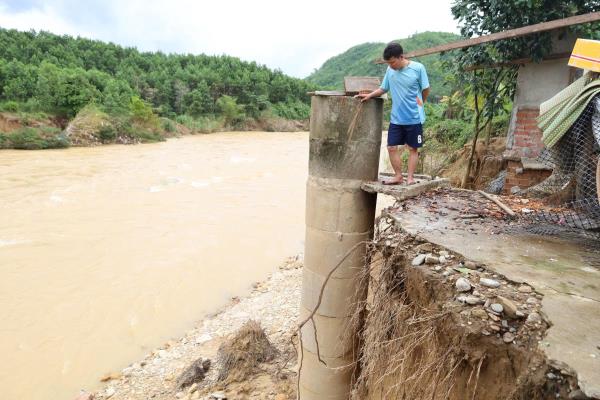 Lũ dữ cực đoan hoành hành miền Trung - thủy điện có vô can? (Kỳ 2: Bất an bên dòng sông Trường)
