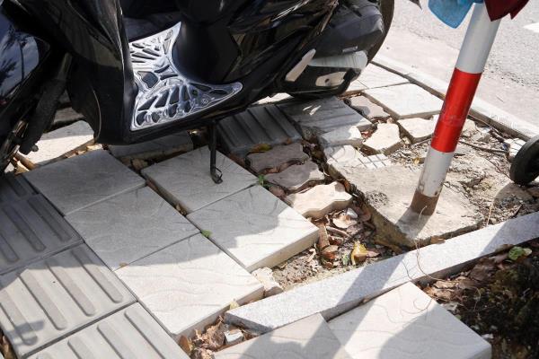 Bài 2: Do thiết kế, sản xuất vật liệu hay do thi công?